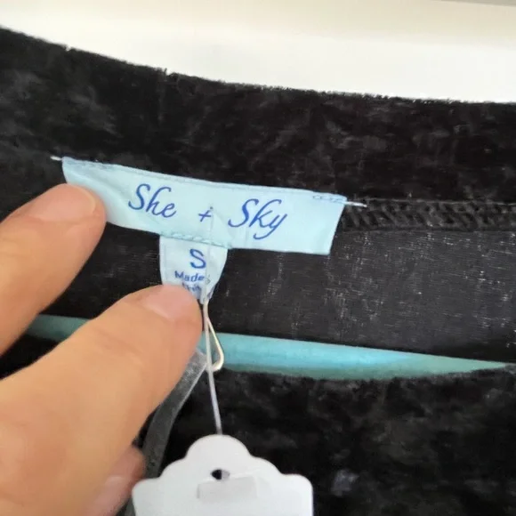 She & Sky Crushed Velvet Baby Doll Top NWT - Picture 3 of 3